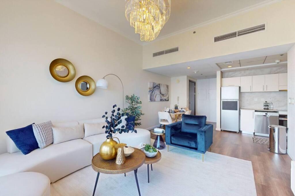 Spacious 1 Bedroom Marina View * Dubai