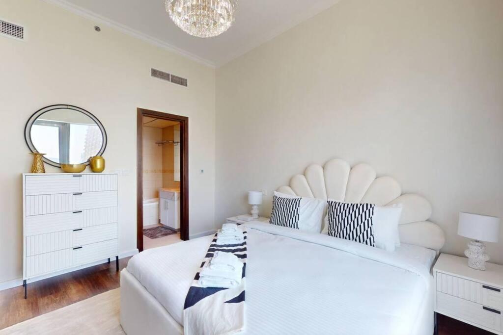 Apartment Spacious 1 Bedroom Marina View Dubai