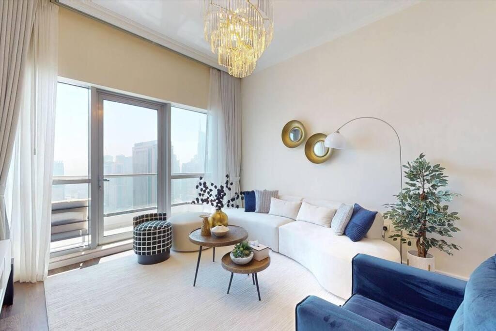 Spacious 1 Bedroom Marina View * Dubai