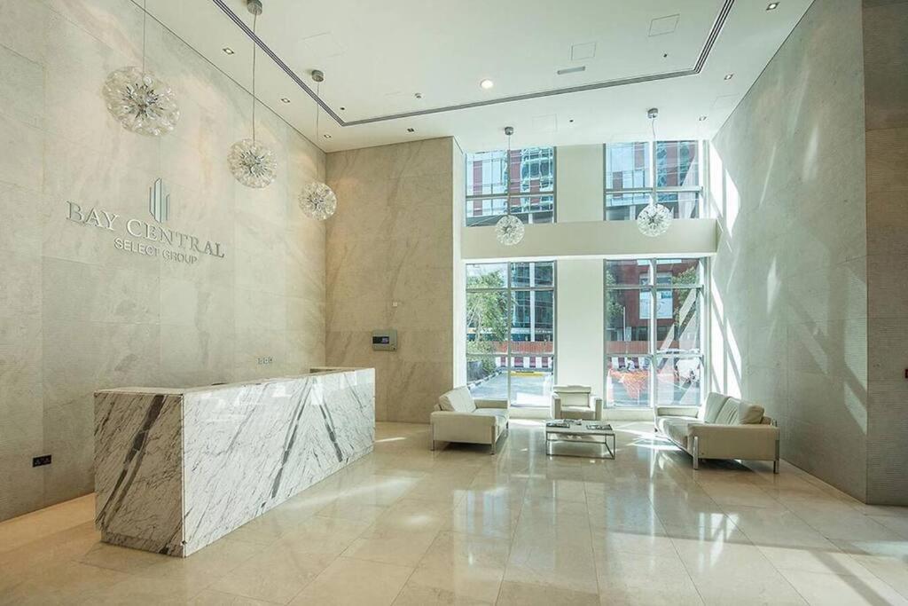 Apartment Spacious 1 Bedroom Marina View Dubai
