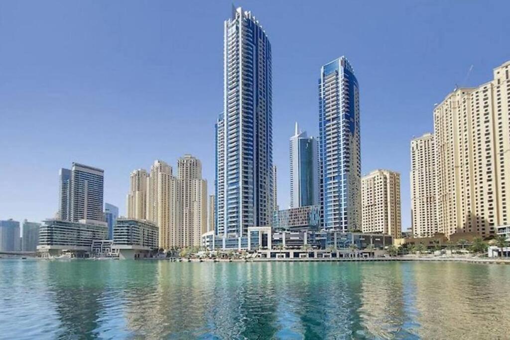 Spacious 1 Bedroom Marina View *
