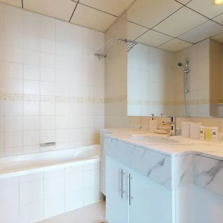 Spacious 1 Bedroom Marina View Dubai Esterno foto