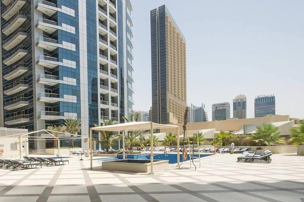 Spacious 1 Bedroom Marina View دبي